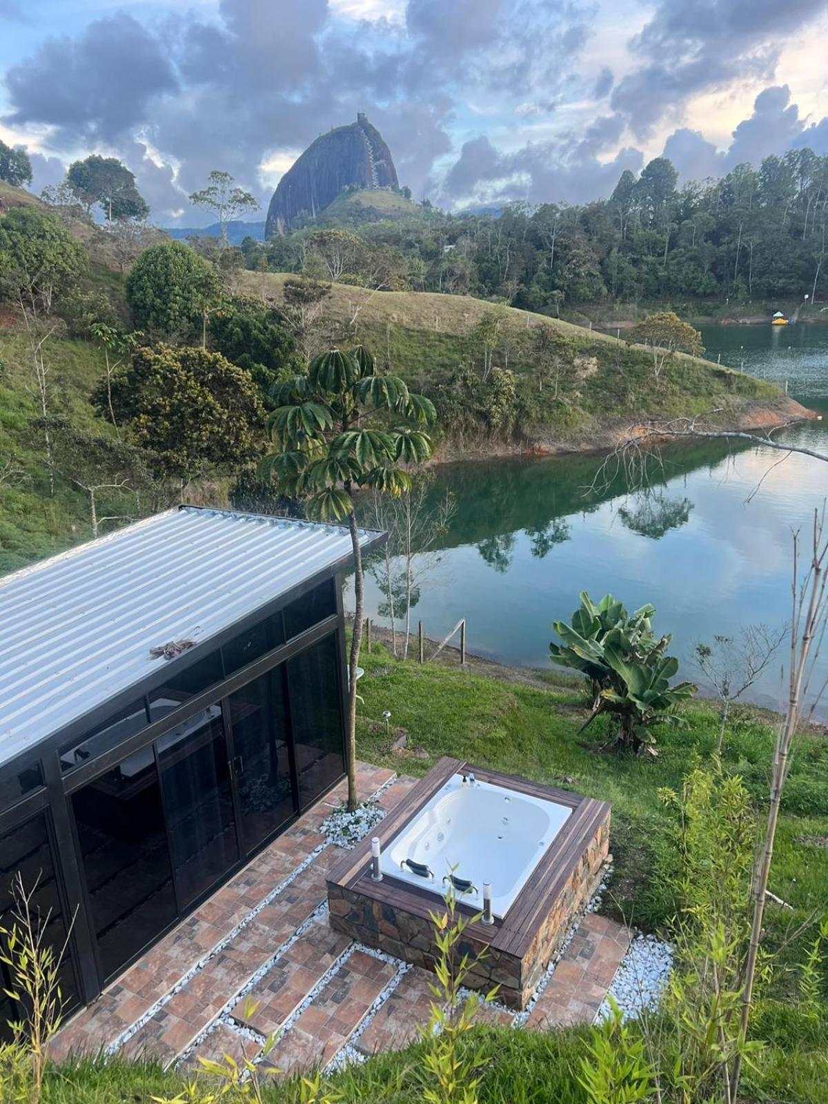 Cabana Privada Sin Prisa "Not Rush" Preciosa! Con Jacuzzi, Vista Y Acceso Directo Al Embalse, Vista A La Piedra , Deporte Acuatico Paddle Board And Breakfast Incluidos ! Imperdible Guatapé Exterior photo